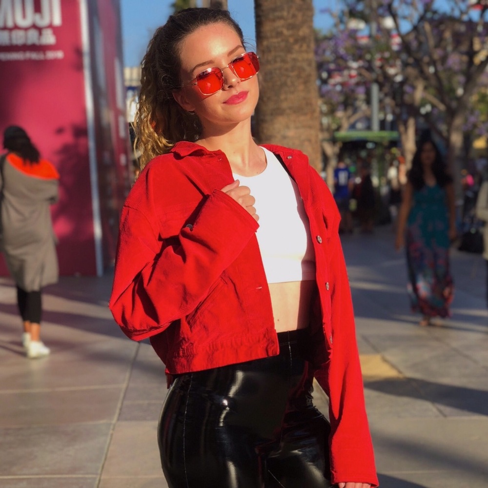 Meet your Posher, Olivia